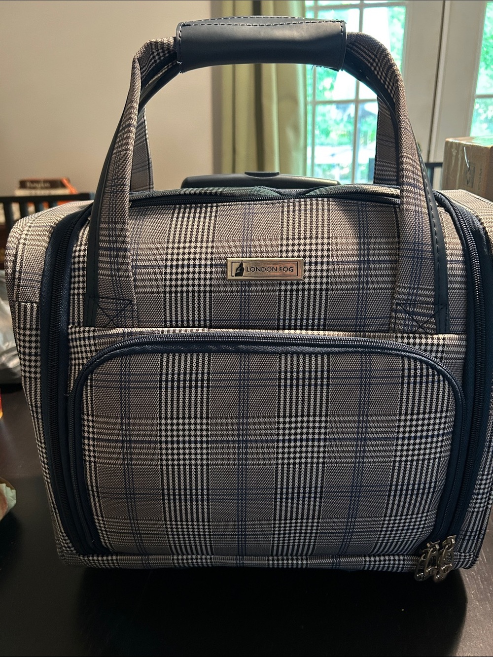 London Fog Black and Gray Plaid Travel Rolling Toiletry Bag-Beautiful